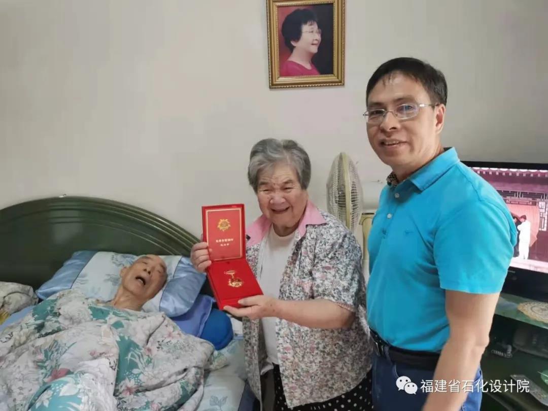 實(shí)至名歸！省石化設(shè)計(jì)院黨委慰問(wèn)“光榮在黨50年”老黨員